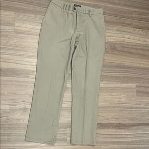 Dockers Men's Khaki Chinos